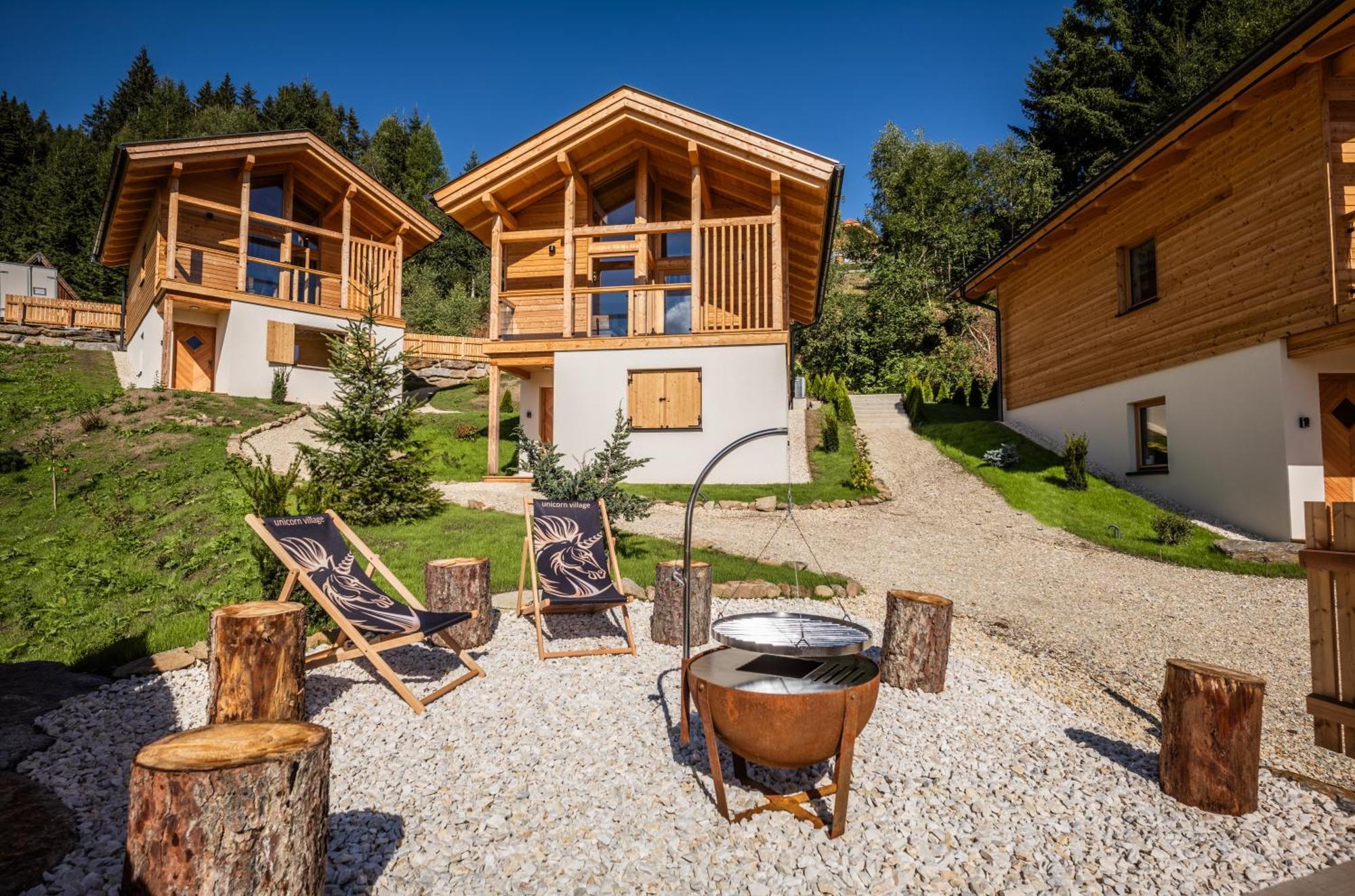 Ferienhaeuser Koralpe Unicorn Village Волфсберг Екстериор снимка
